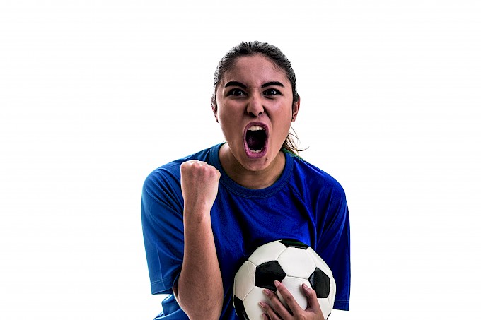 POLIISIFUDIS -lehti: Naisjalkapallo nousukiidossa niin Suomessa kuin maailmalla